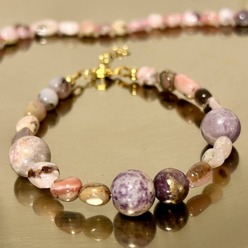 Armbånd til kvinde med pink opal - håndlavet smykke